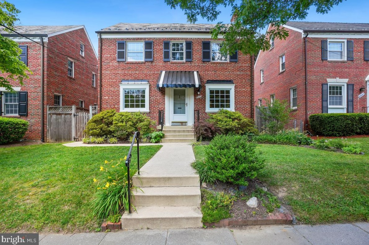 4635 Warren St, Washington, DC 20016-2461