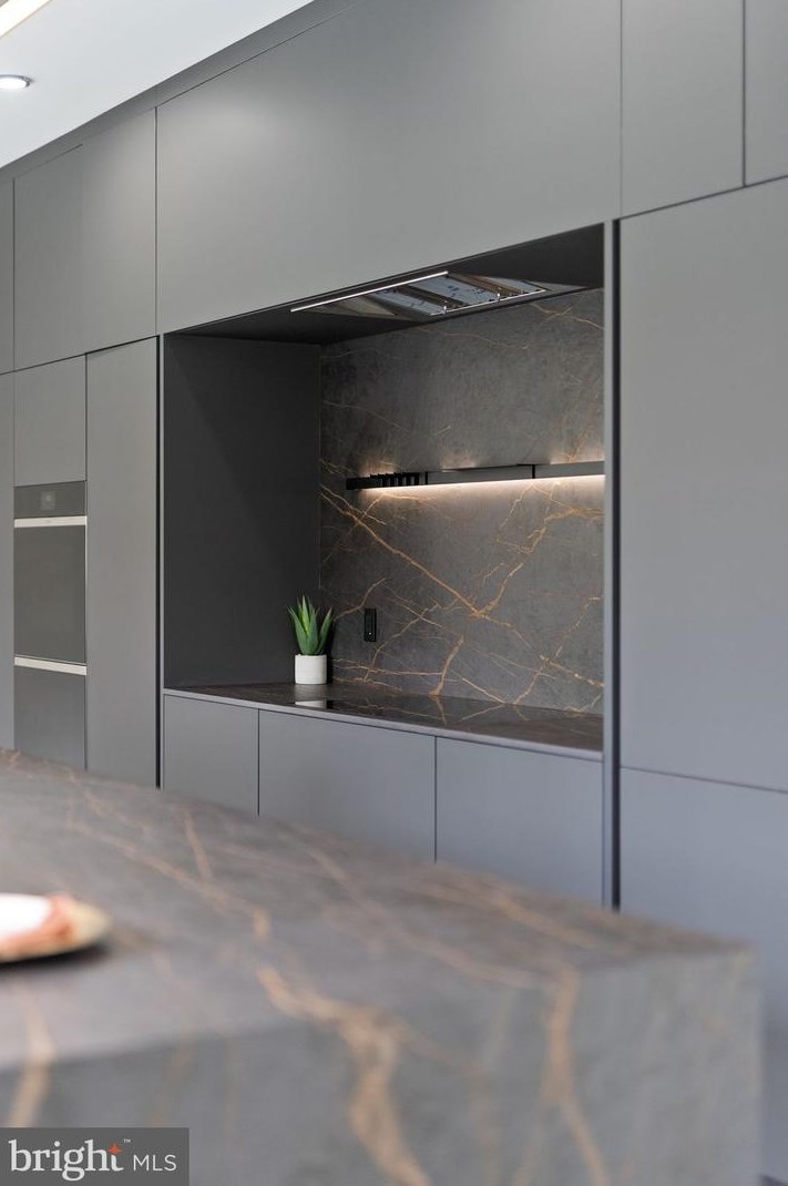 6118 30th St, Washington DC  20015-1512 exterior