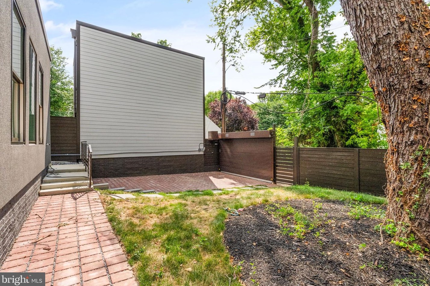 6118 30th St, Washington DC  20015-1512 exterior