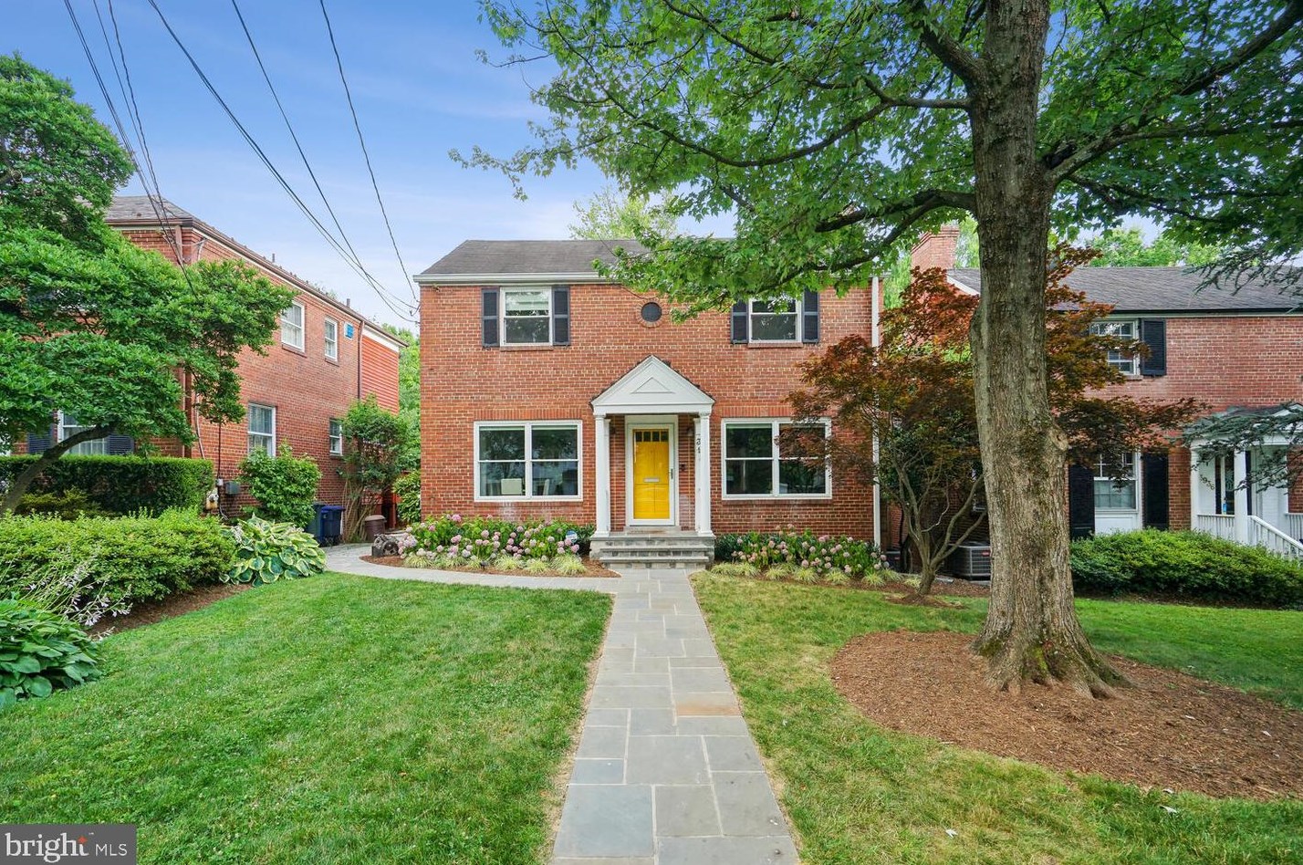 3932 Garrison St, Washington DC  20016-4220 exterior