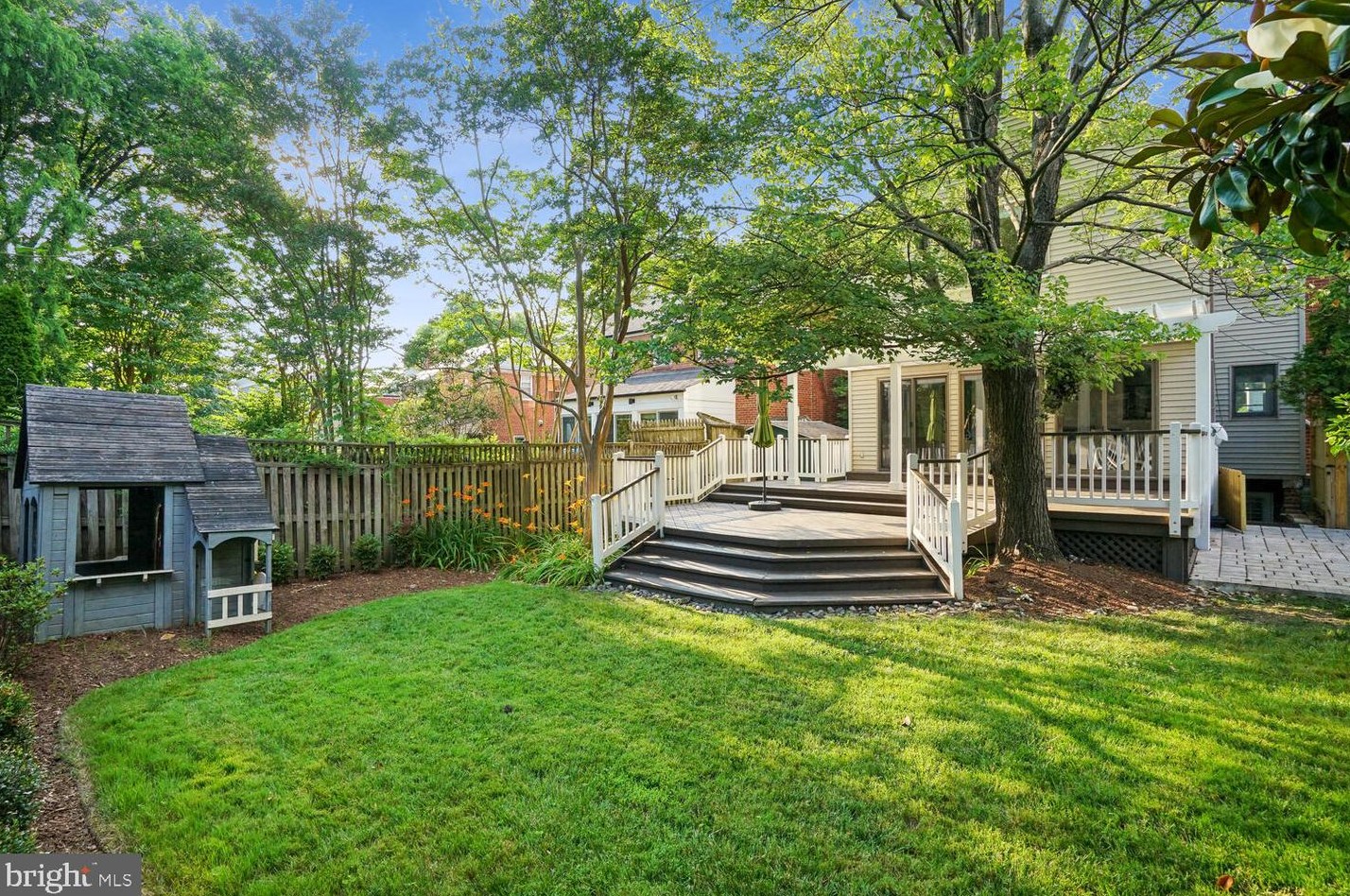 3932 Garrison St, Washington DC  20016-4220 exterior