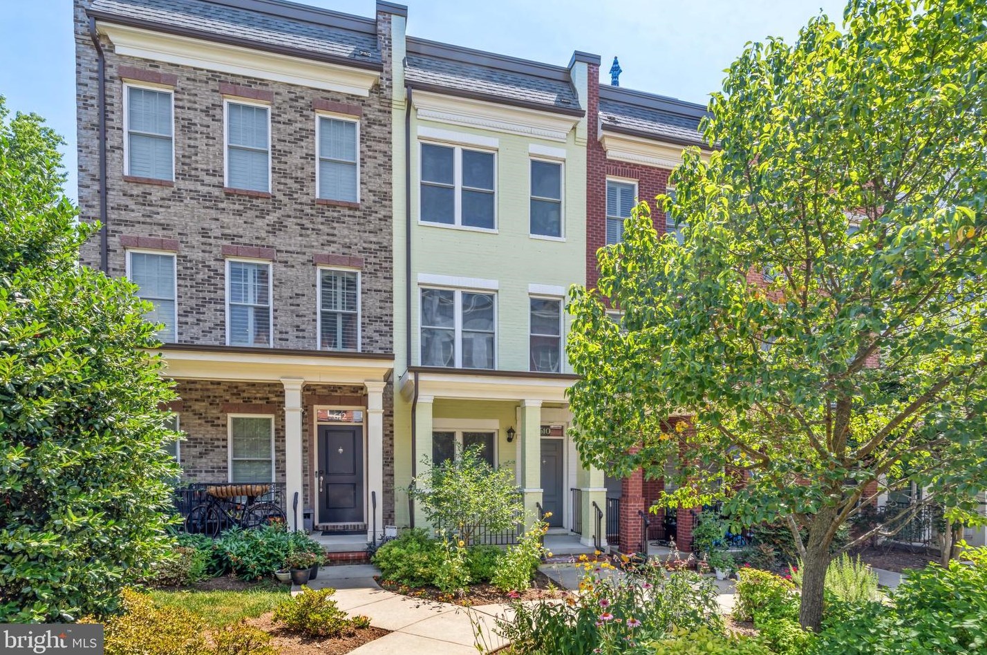 610 Regent Pl Ne, Washington, DC 20017
