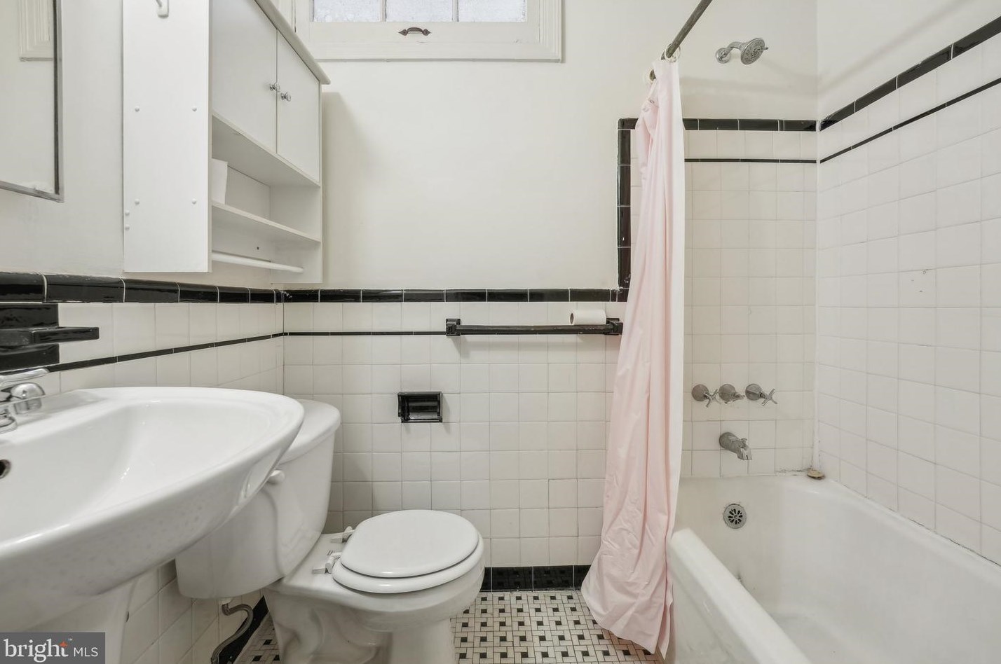 3925 W St, Washington DC 20020-5717 exterior