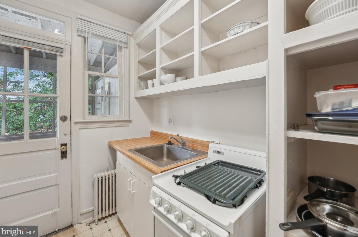 3925 W St, Washington DC 20020-5717 exterior