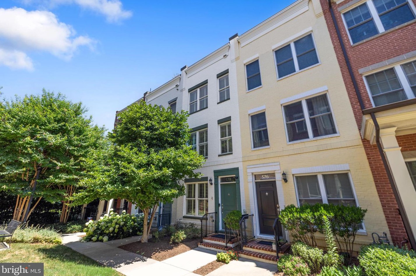 578 Regent Pl, Washington DC 20017-2000 exterior