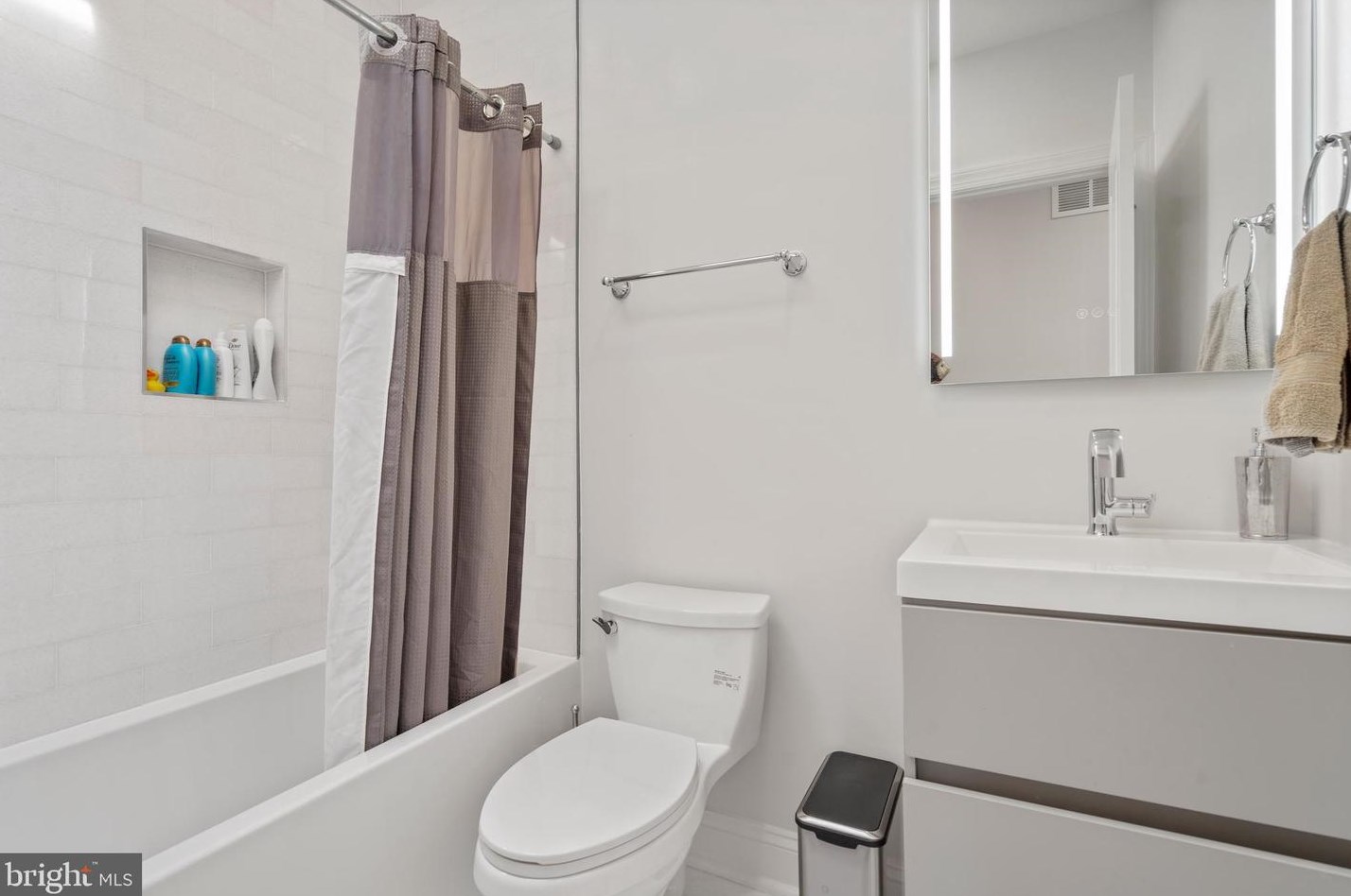 928 Constitution Ave, Washington DC  20002-6202 exterior