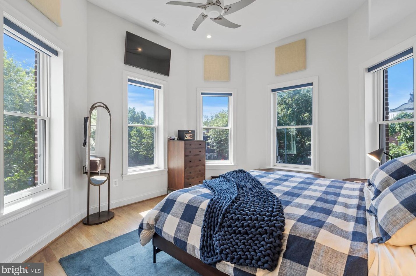 928 Constitution Ave, Washington DC  20002-6202 exterior