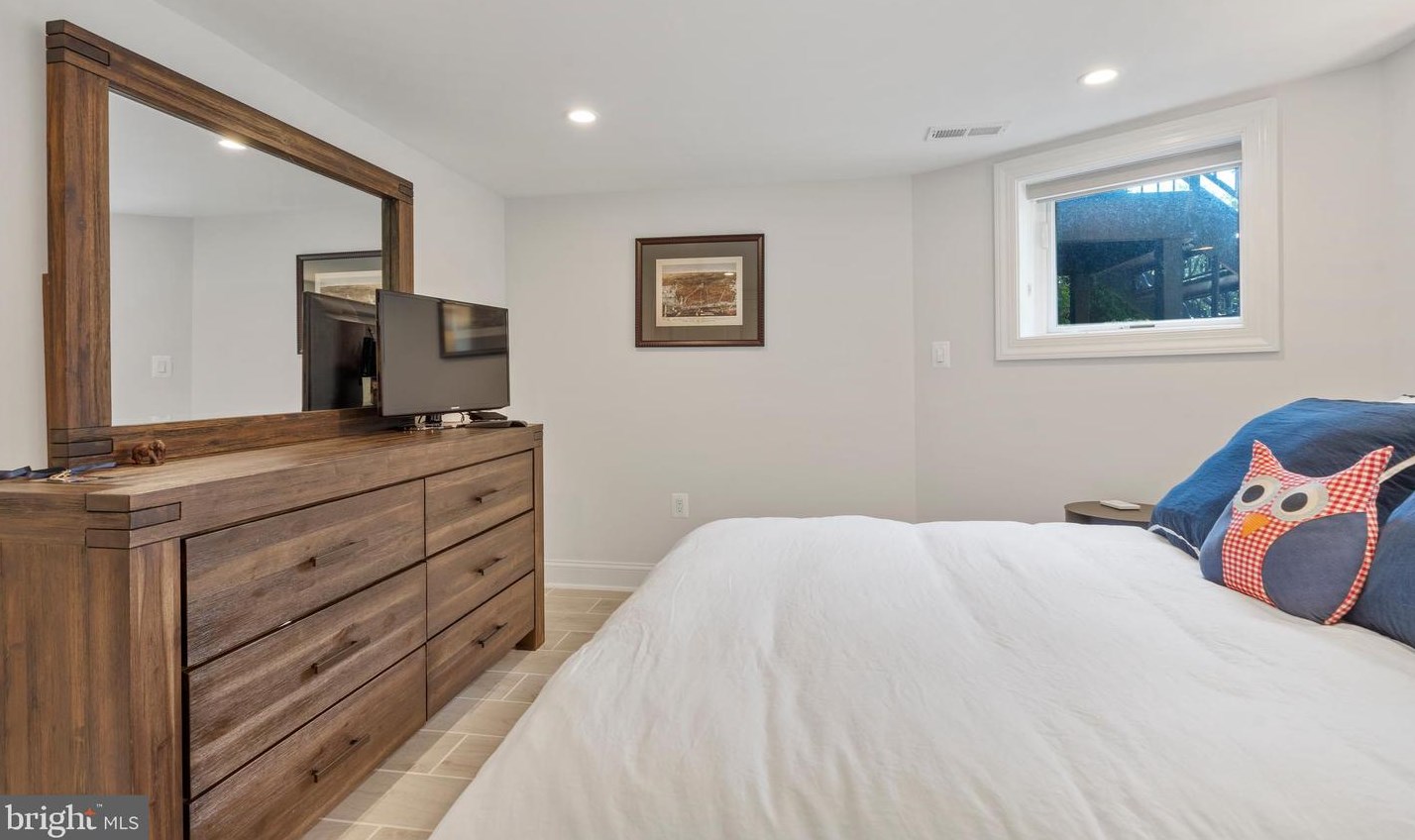 928 Constitution Ave, Washington DC  20002-6202 exterior