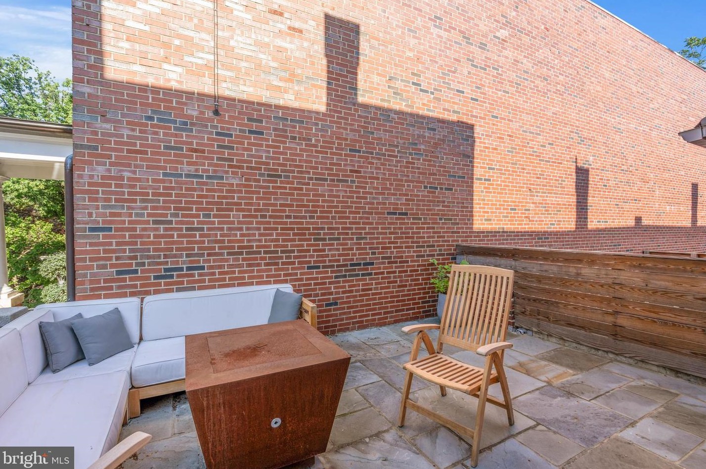 928 Constitution Ave, Washington DC  20002-6202 exterior