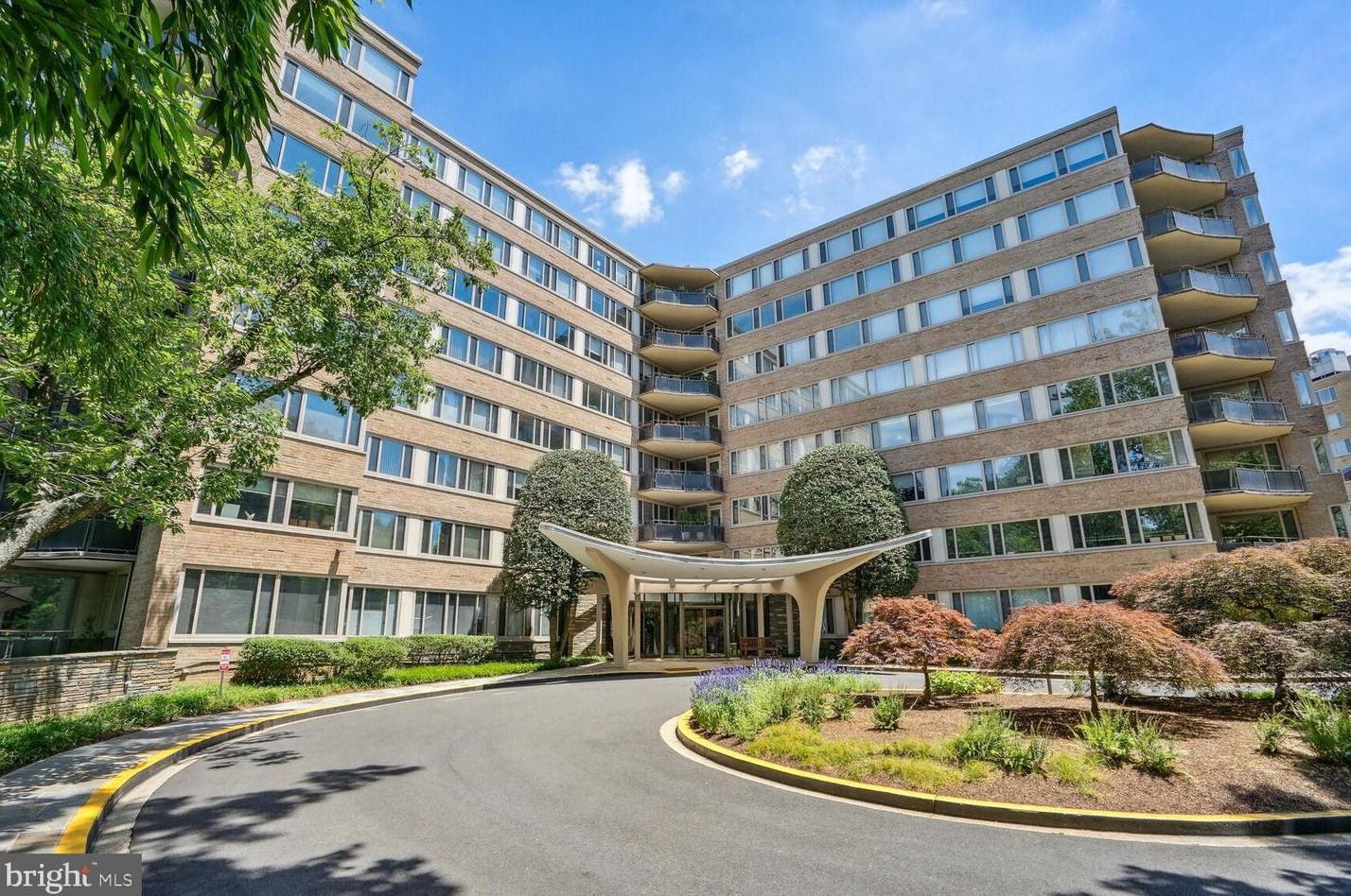 4101 Cathedral Ave, Washington, DC 20016-3585