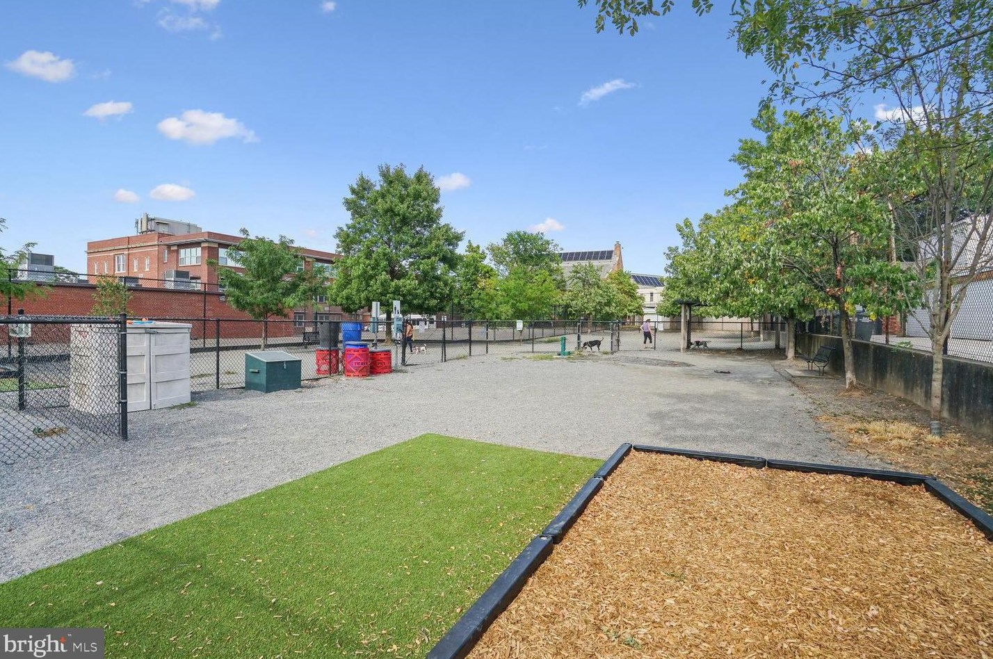 1426 F St, Washington DC  20004-1003 exterior