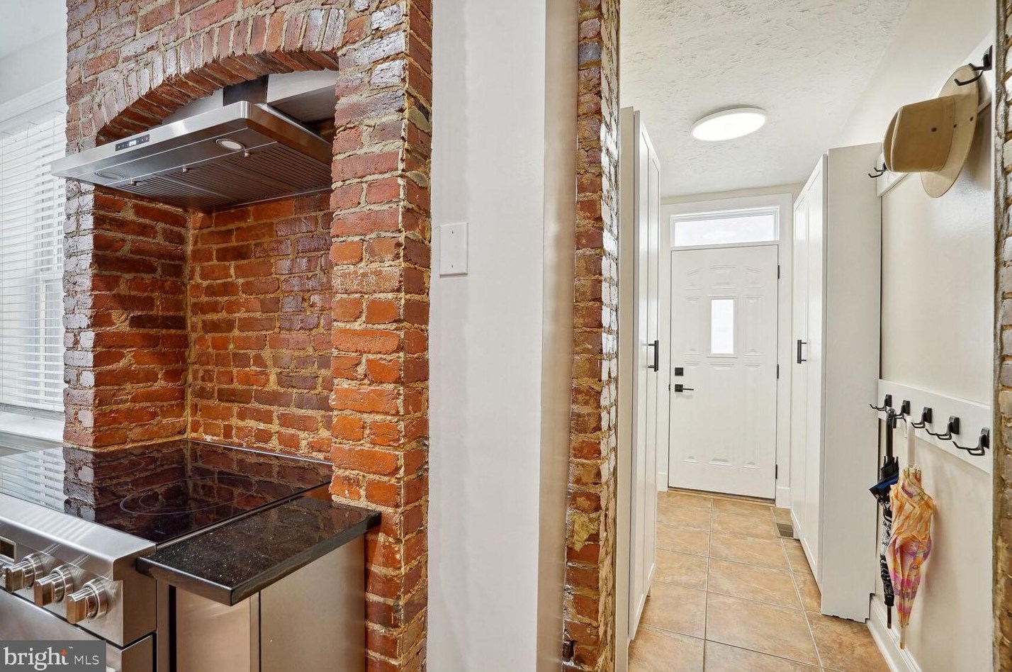 1426 F St, Washington DC  20004-1003 exterior