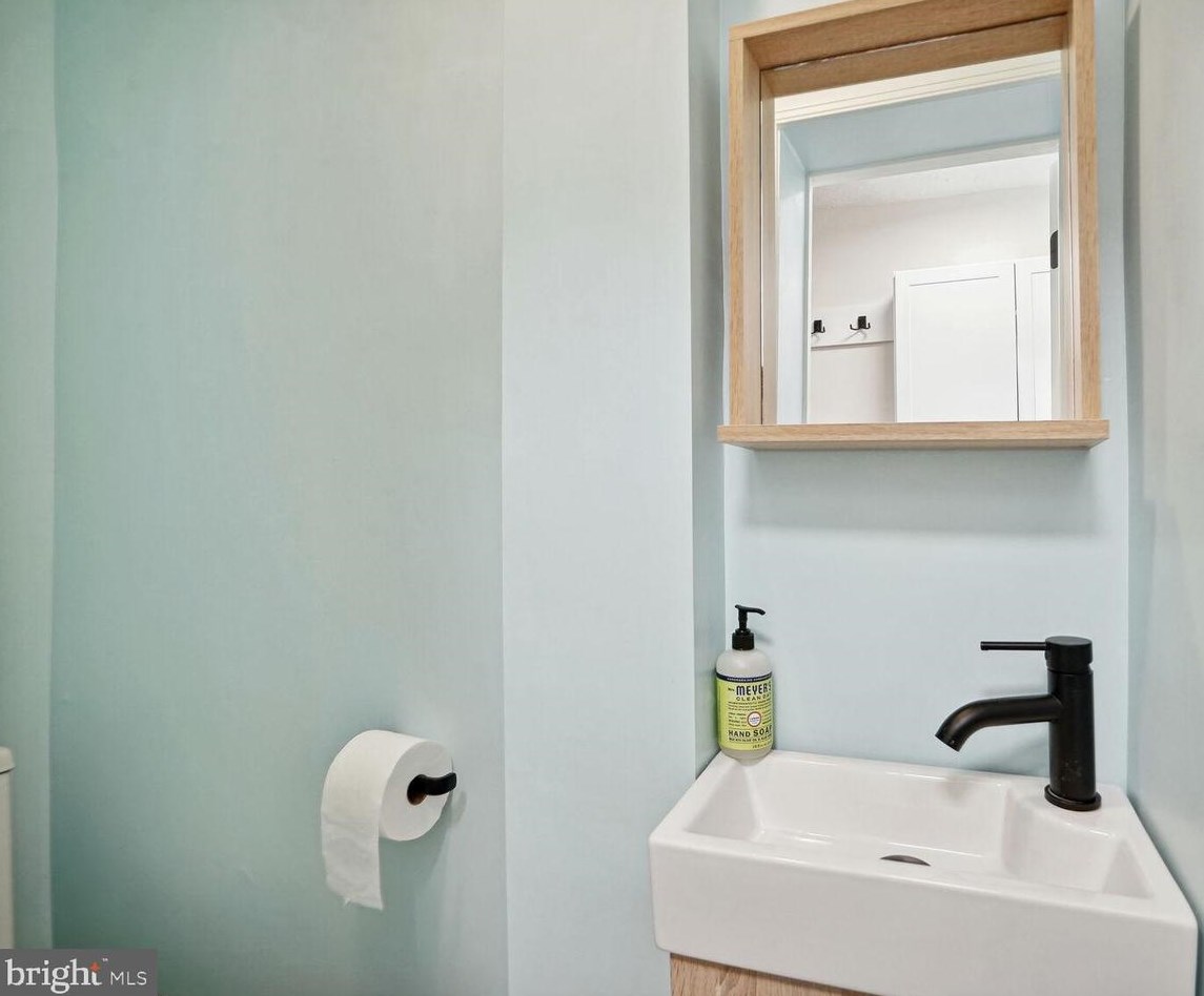 1426 F St, Washington DC  20004-1003 exterior