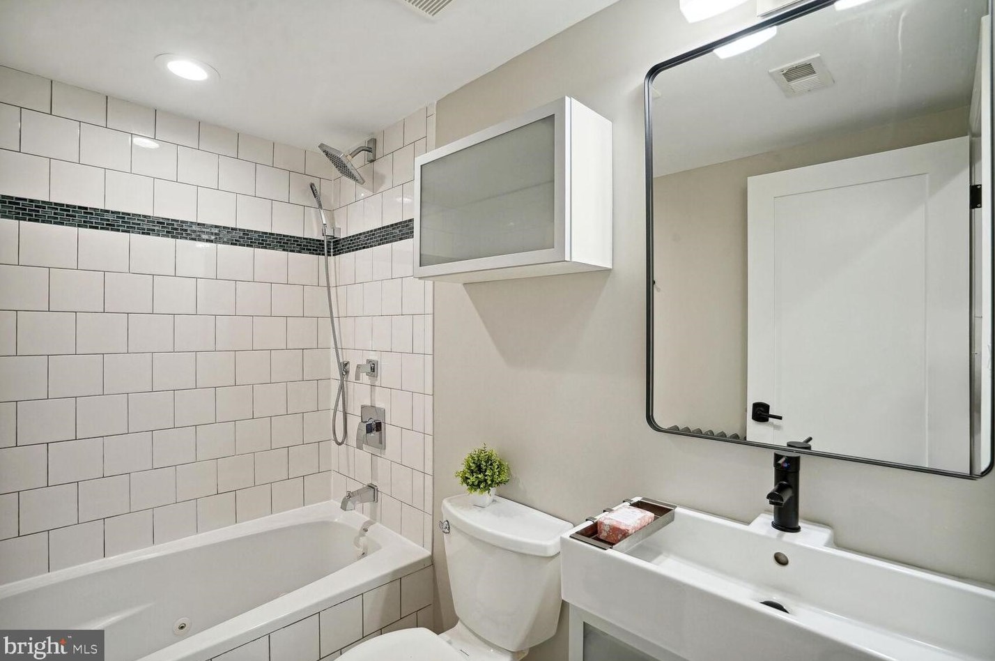 1426 F St, Washington DC  20004-1003 exterior