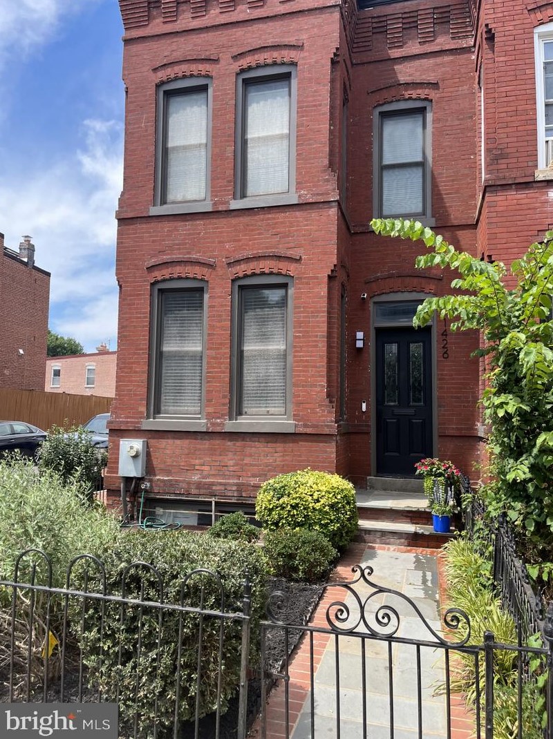 1426 F St, Washington, DC 20004-1003