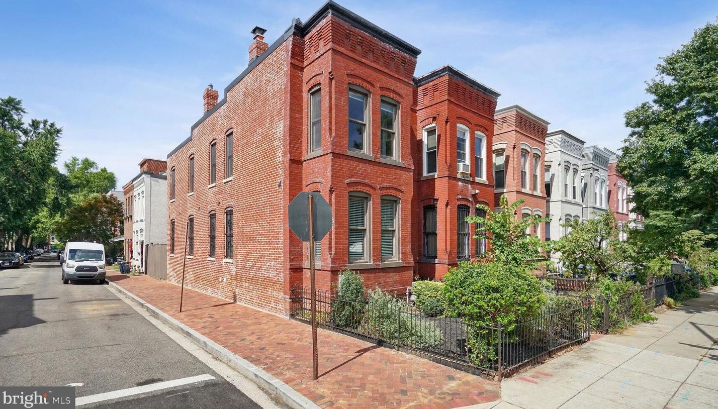 1426 F St, Washington DC  20004-1003 exterior