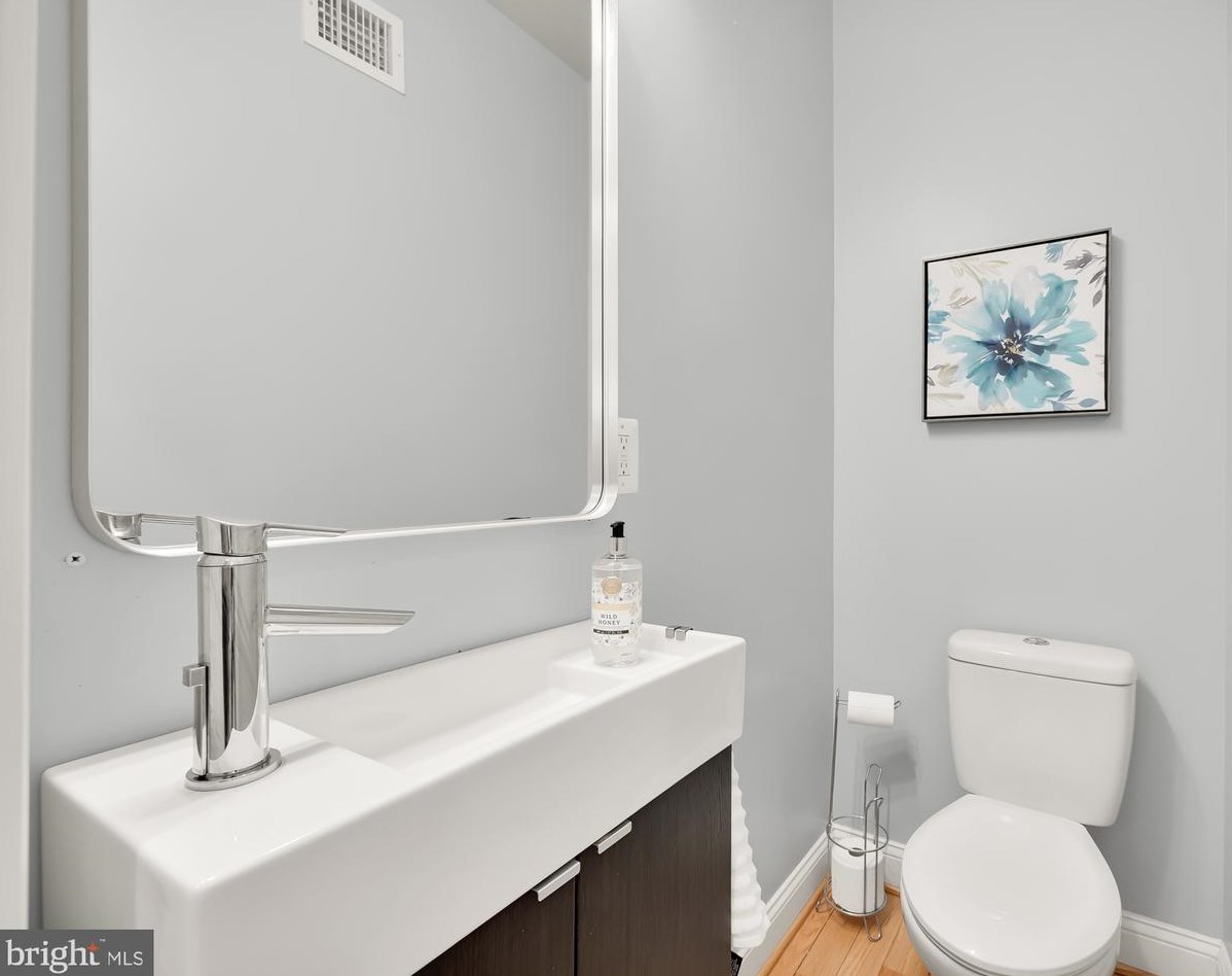 1028 D St, Washington DC 20002-2139 exterior