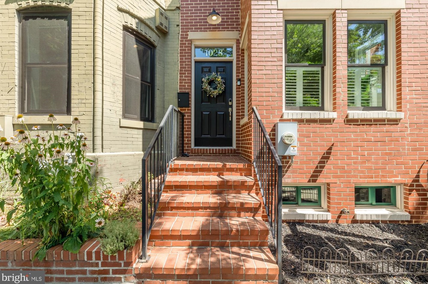 1028 D St, Washington DC 20002-2139 exterior