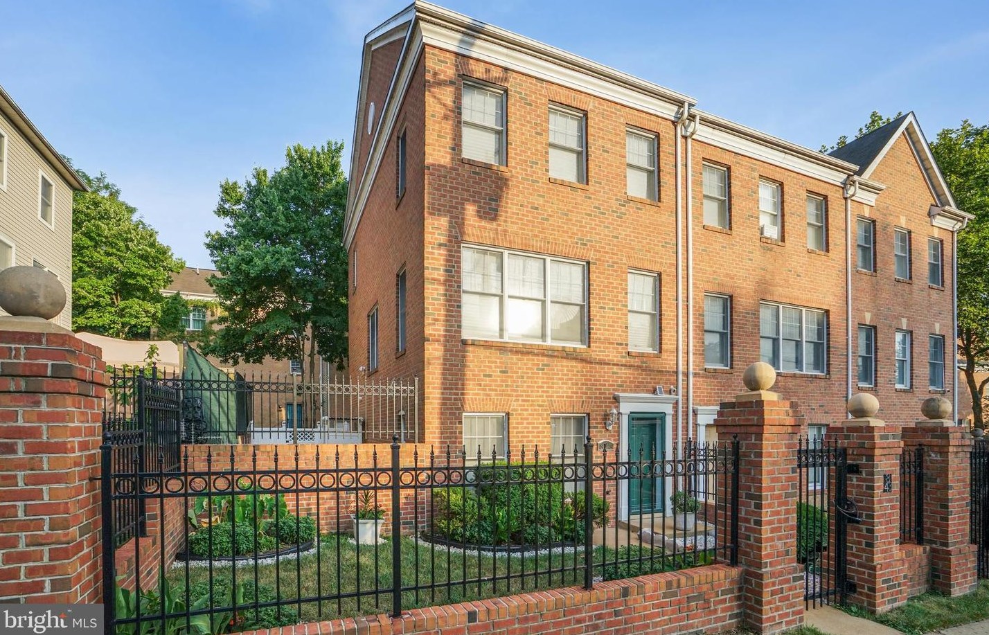 843 Barnaby St, Washington, DC 20032-3955