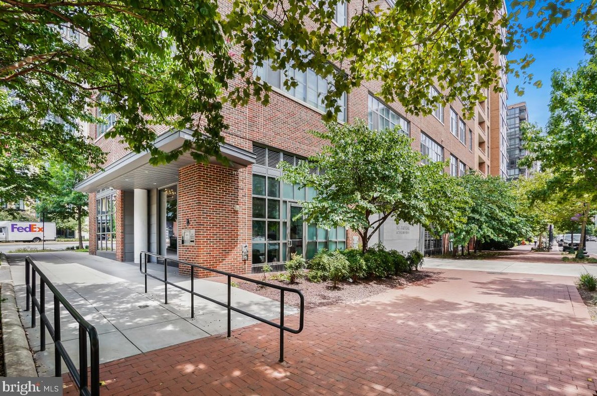 460 New York Ave, Washington DC  20532-0002 exterior