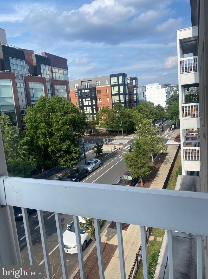 2001 12th St, Washington DC  20009-4574 exterior