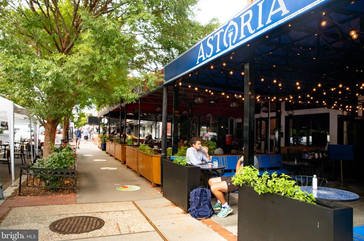 1601 18th St, Washington DC  20009-2505 exterior