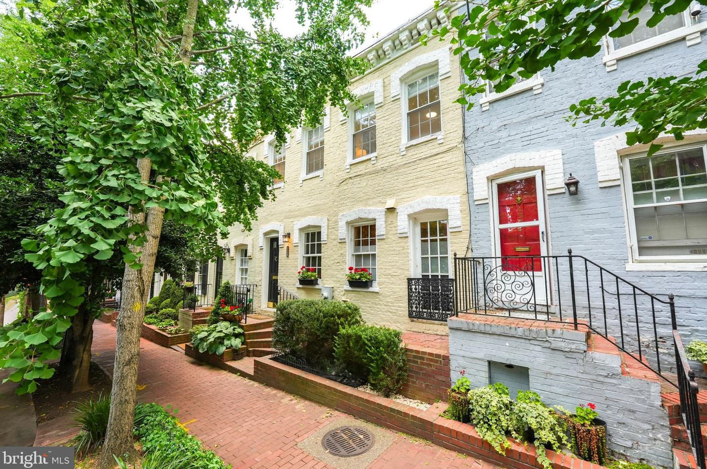 1320 27th St, Washington DC  20020-3656 exterior