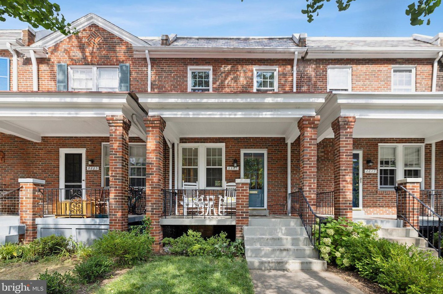 2221 39th Pl Nw, Washington, DC 20007