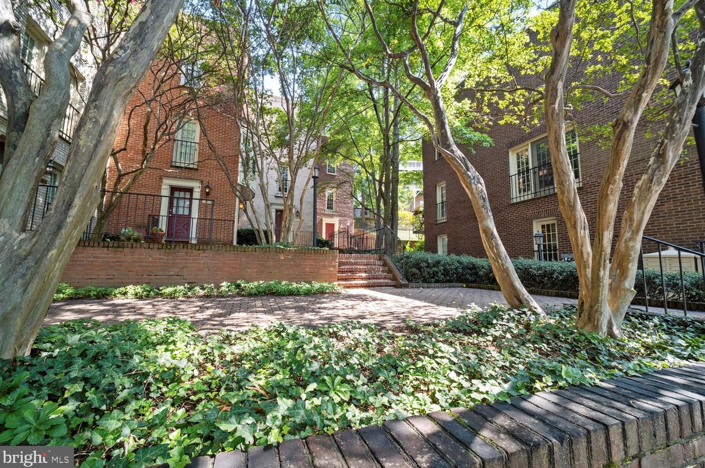 4631 Macarthur Blvd, Washington, DC 20007-2518