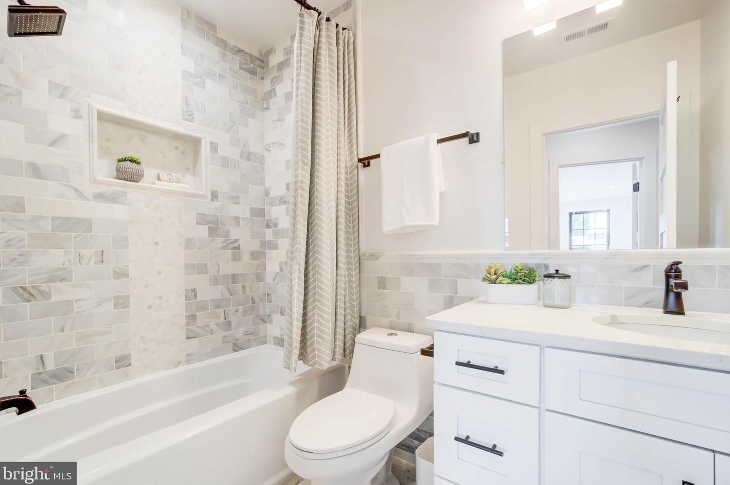 244 10th St, Washington DC  20002-6214 exterior