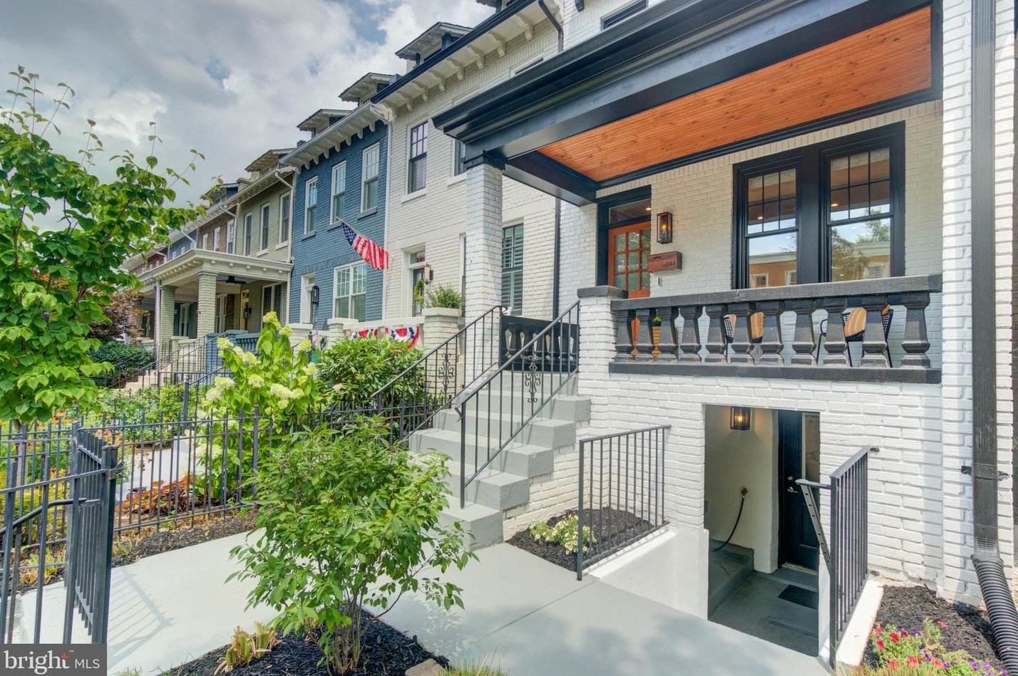 244 10th St, Washington DC  20002-6214 exterior