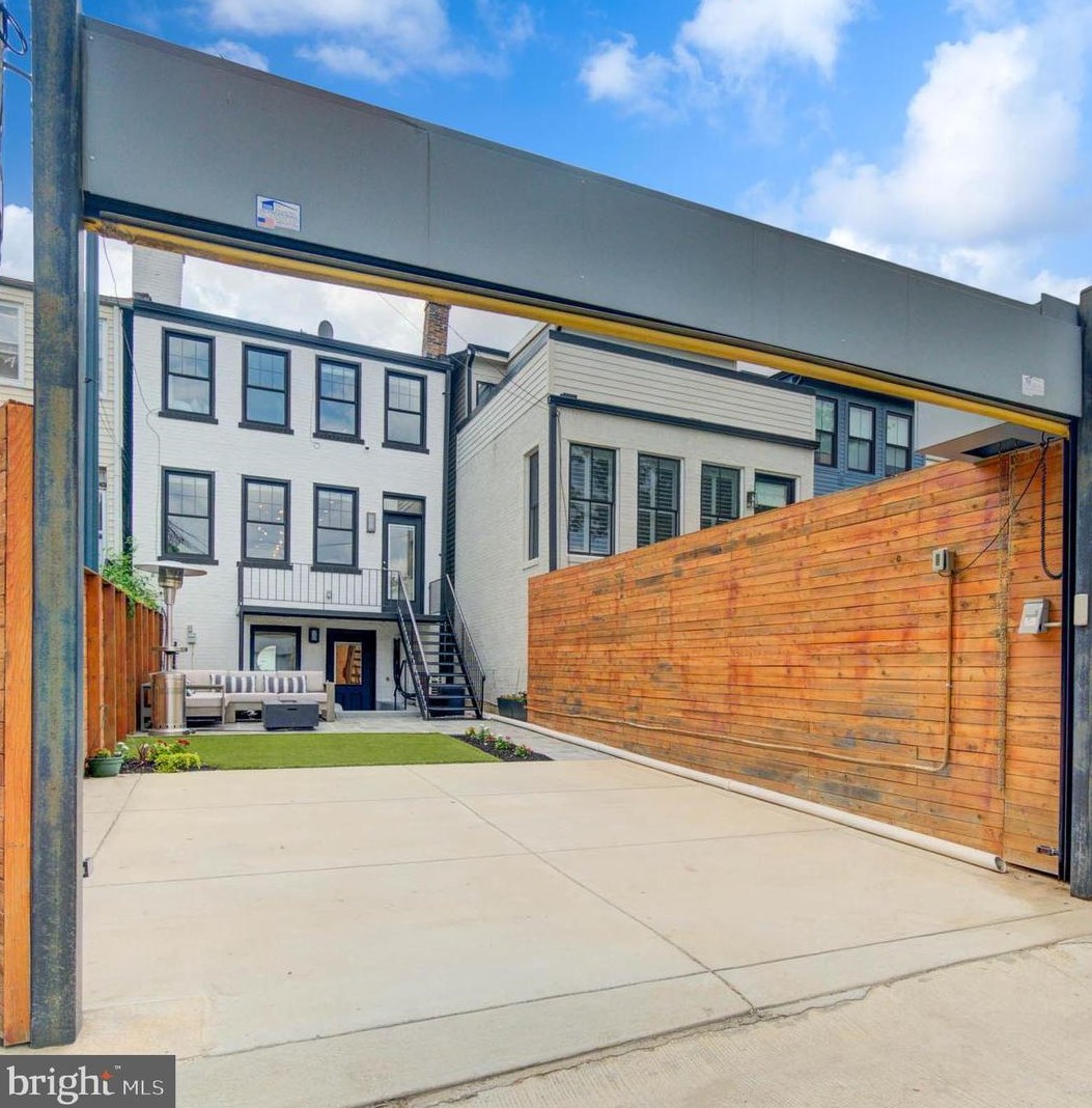 244 10th St, Washington DC  20002-6214 exterior