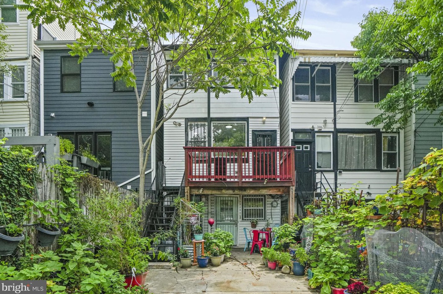 2116 Capitol St, Washington DC 20002-1104 exterior