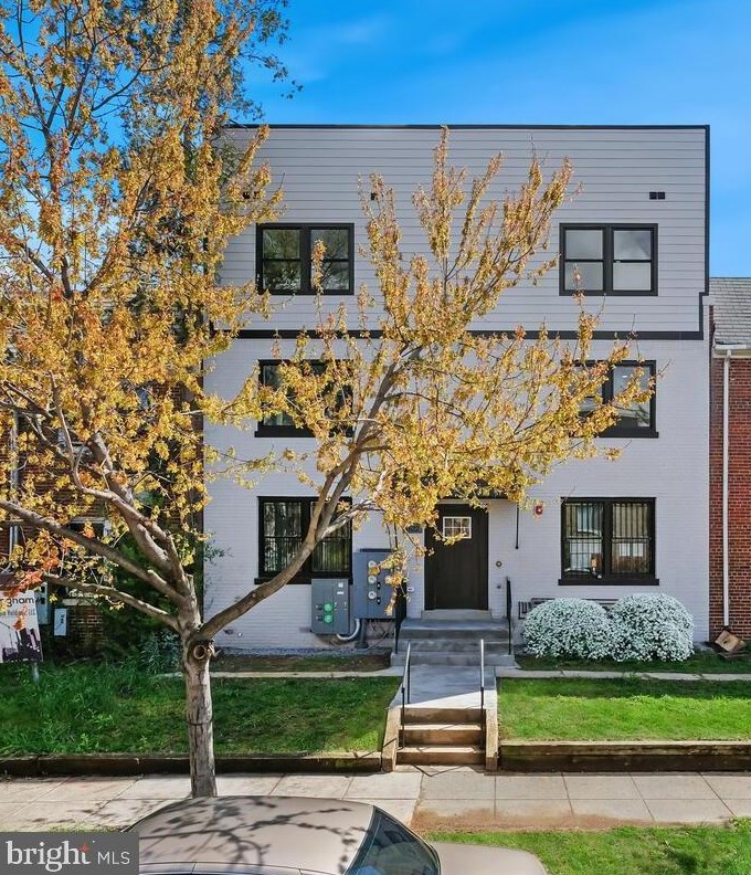 1622 17th St, Washington DC  20009-2404 exterior