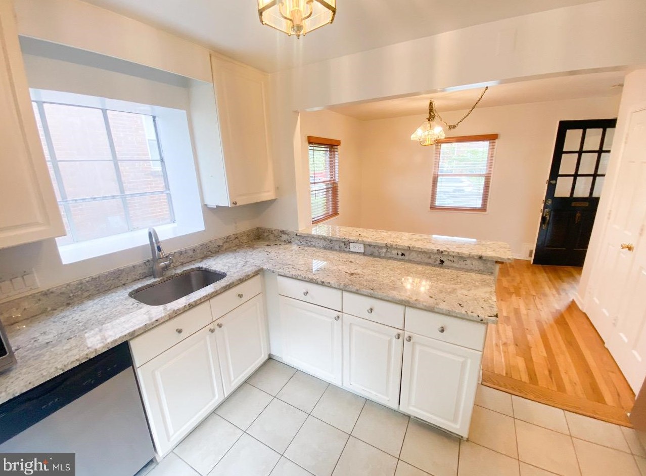 4323 Alton Pl Nw, Washington, DC 20016