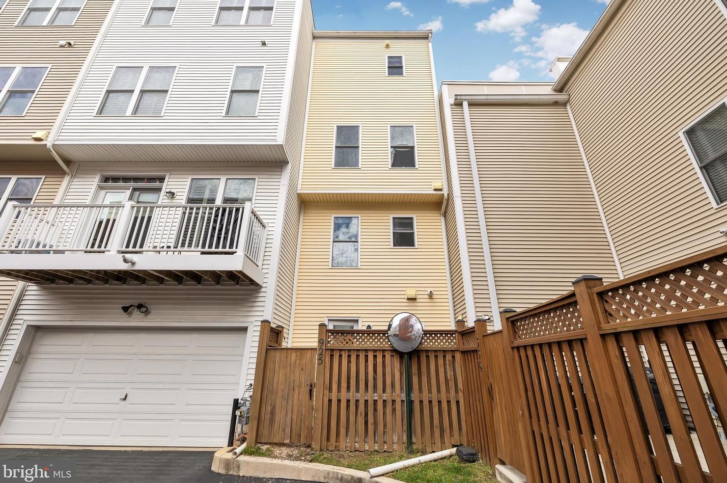 925 4 St, Washington DC 20003-3450 exterior