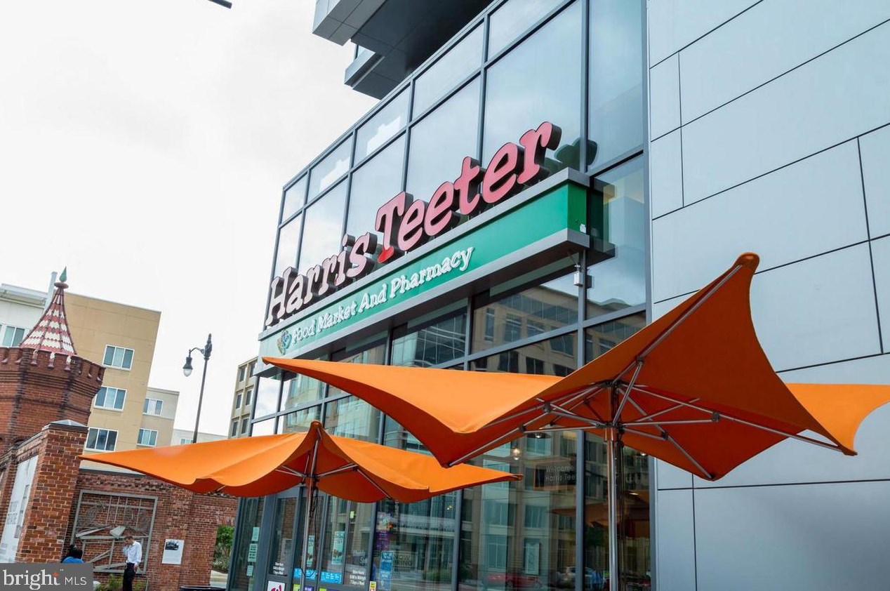 925 4 St, Washington DC 20003-3450 exterior