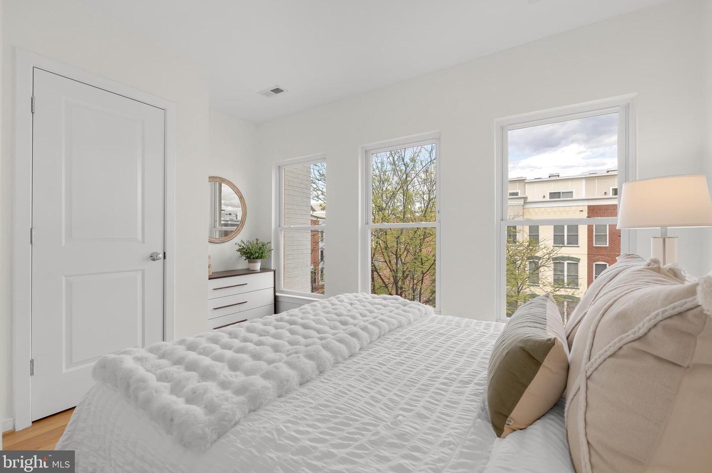 925 4 St, Washington DC 20003-3450 exterior