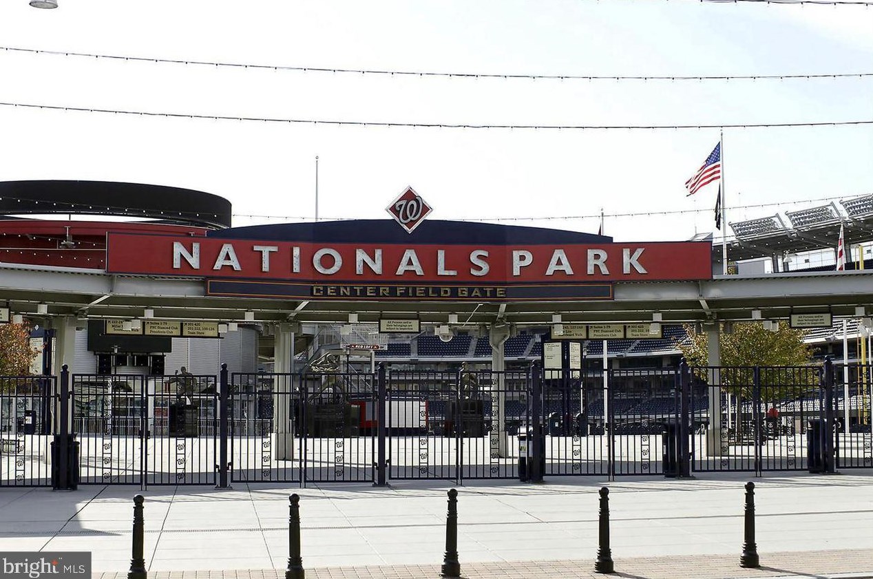 925 4 St, Washington DC 20003-3450 exterior