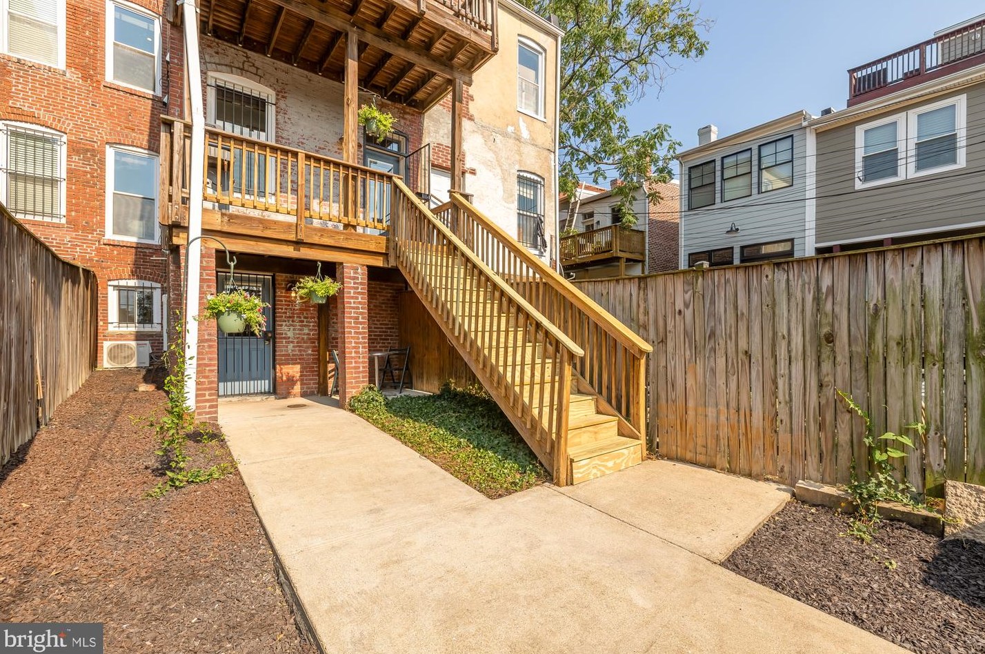 2014 Capitol St, Washington DC 20002-1328 exterior