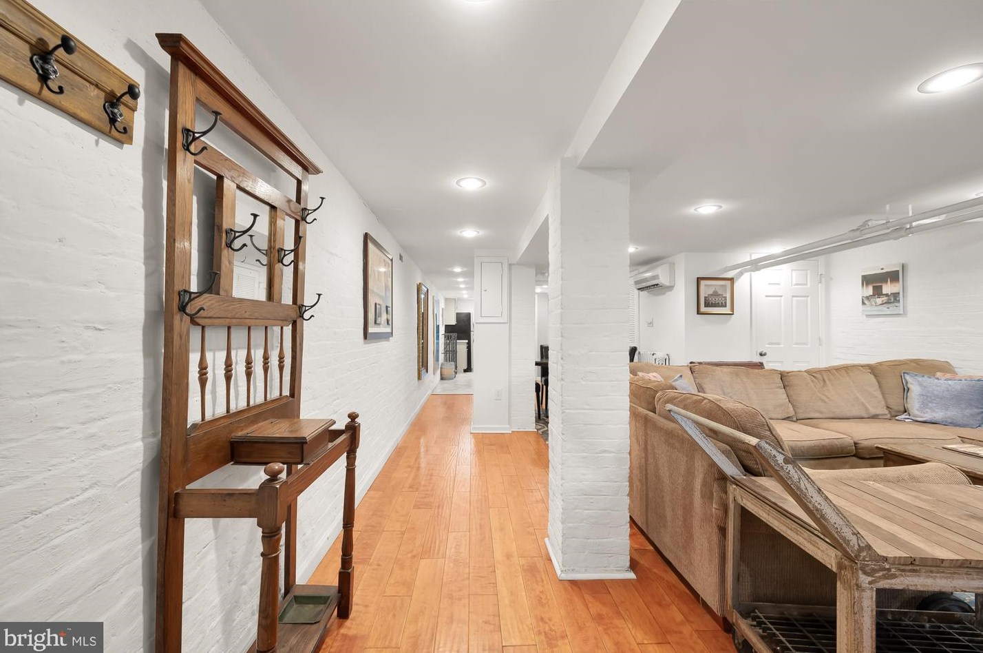 2014 Capitol St, Washington DC 20002-1328 exterior