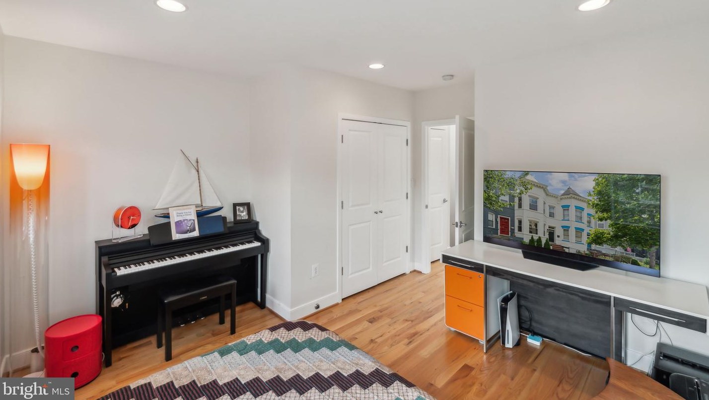 54 Randolph Pl, Washington DC  20001-1124 exterior