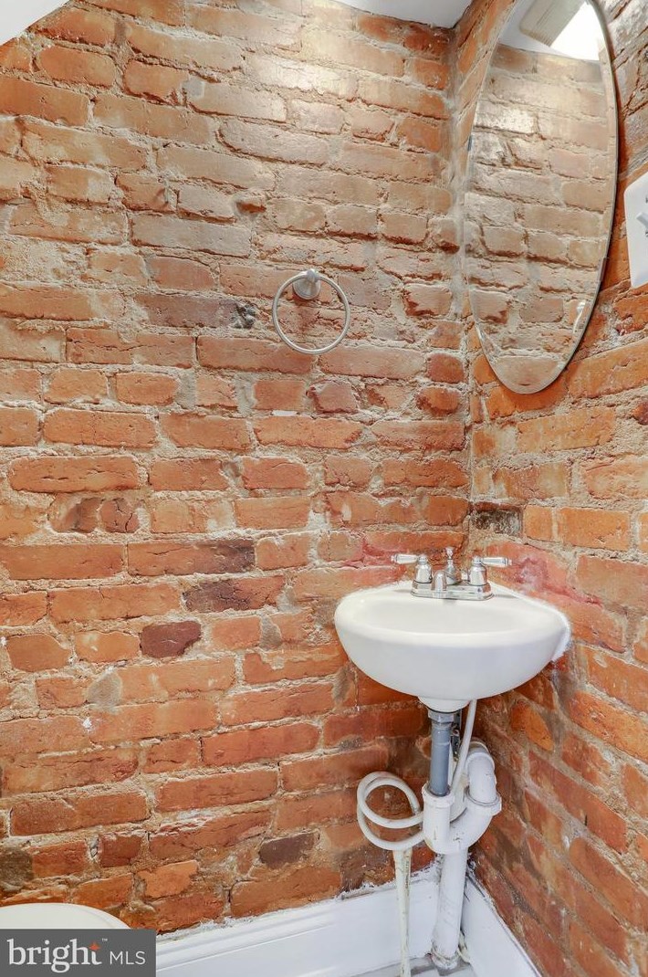 629 18th St, Washington DC  20002-7209 exterior