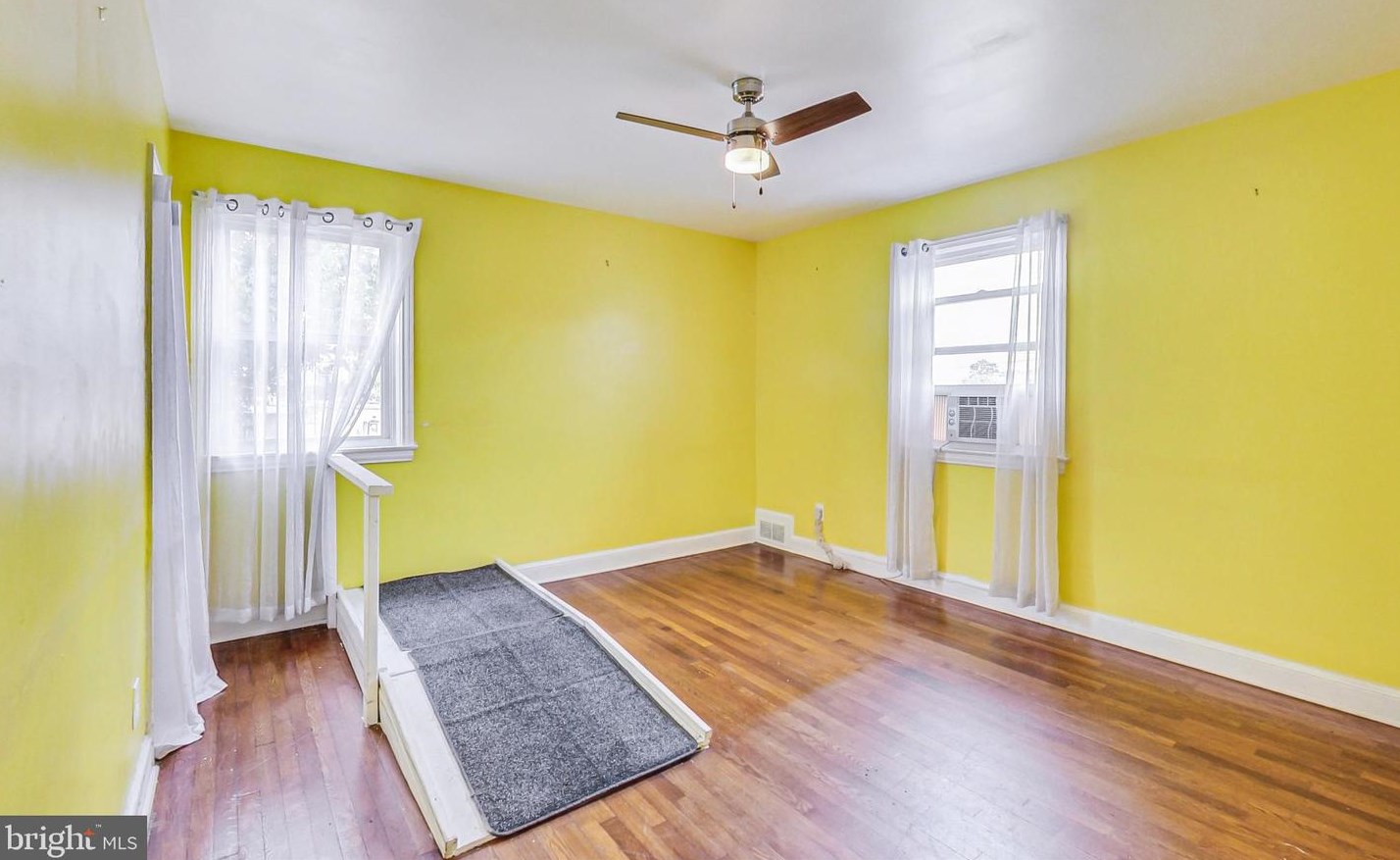 6216 New Hampshire Ave, Washington DC  20037-2303 exterior