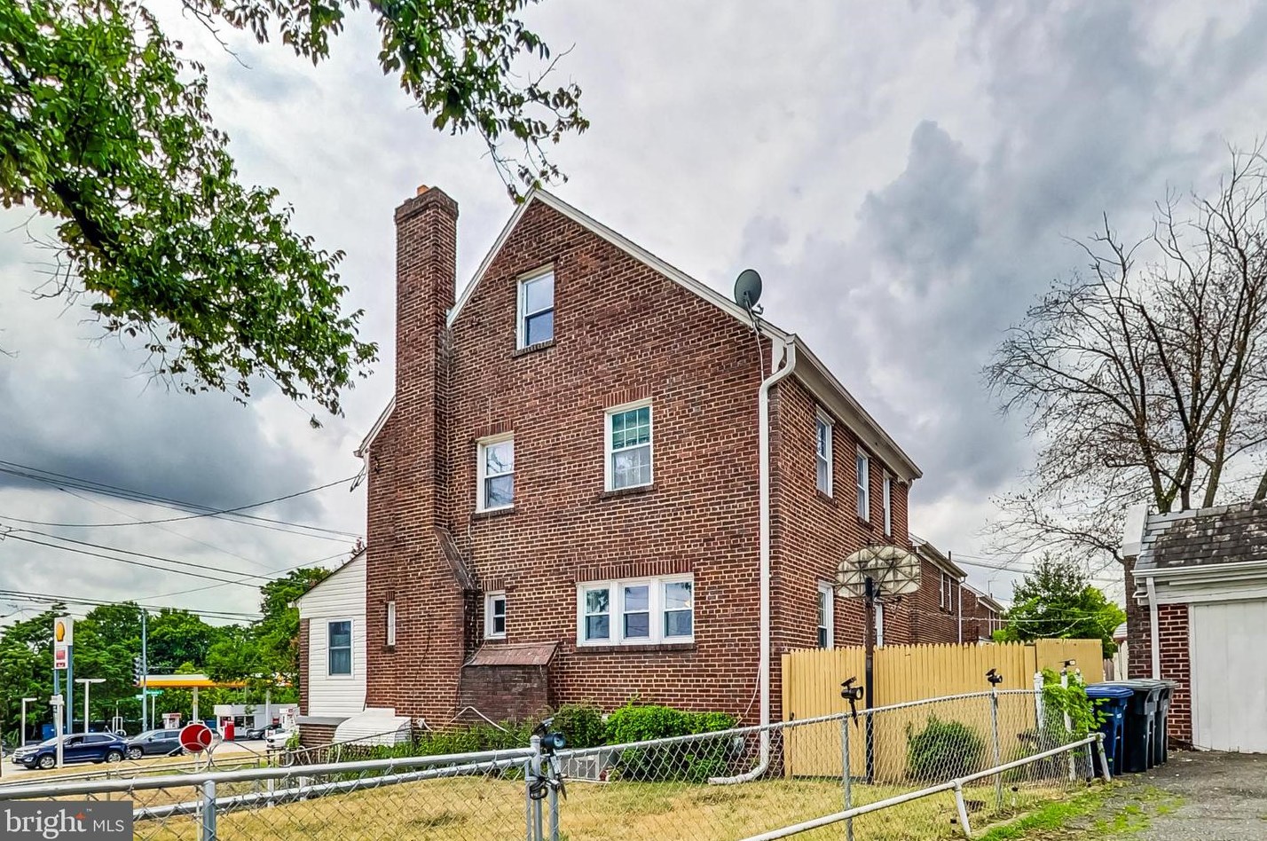 6216 New Hampshire Ave, Washington DC  20037-2303 exterior