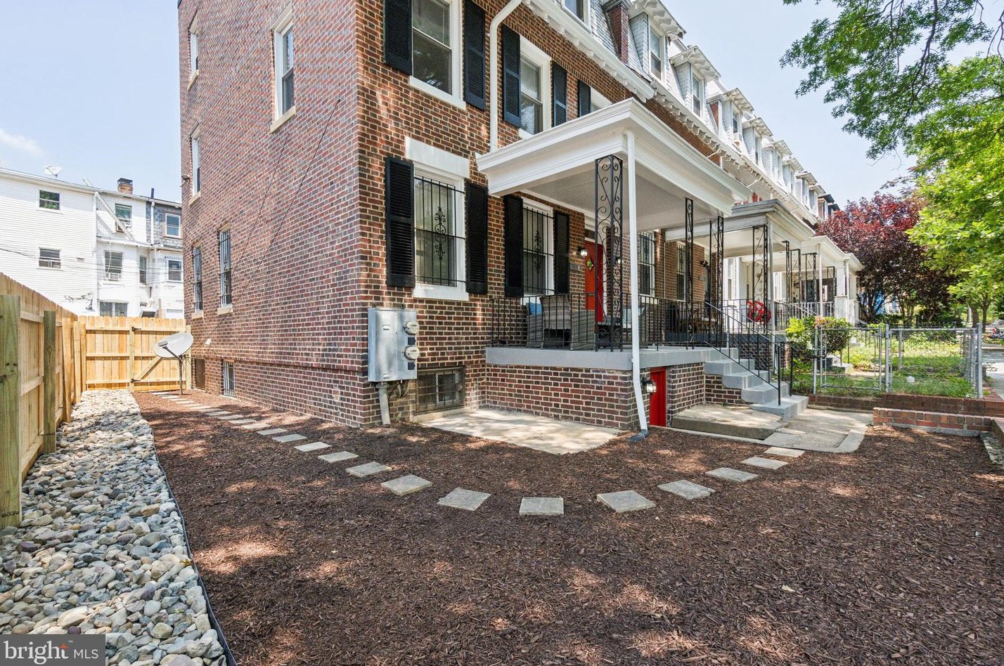 765 Quebec Pl, Washington, DC 20010-1610