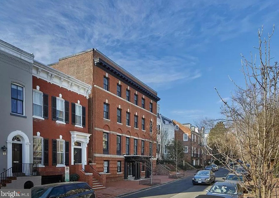 3016 Dumbarton St, Washington, DC 20007-3360