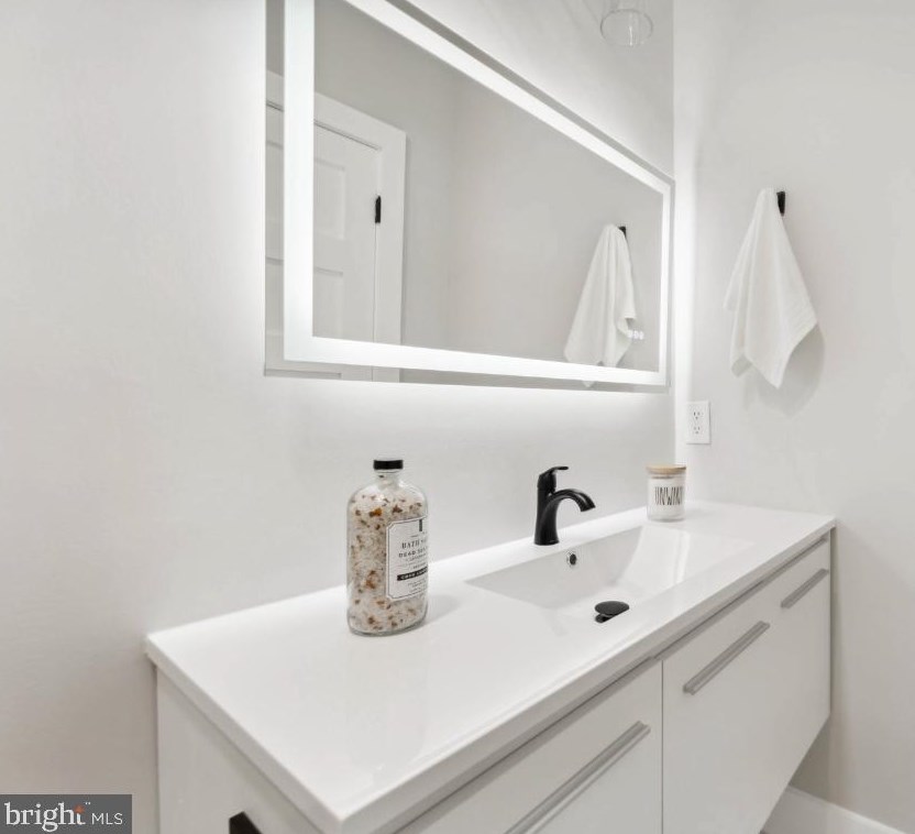 514 T St, Washington DC  20001-1997 exterior