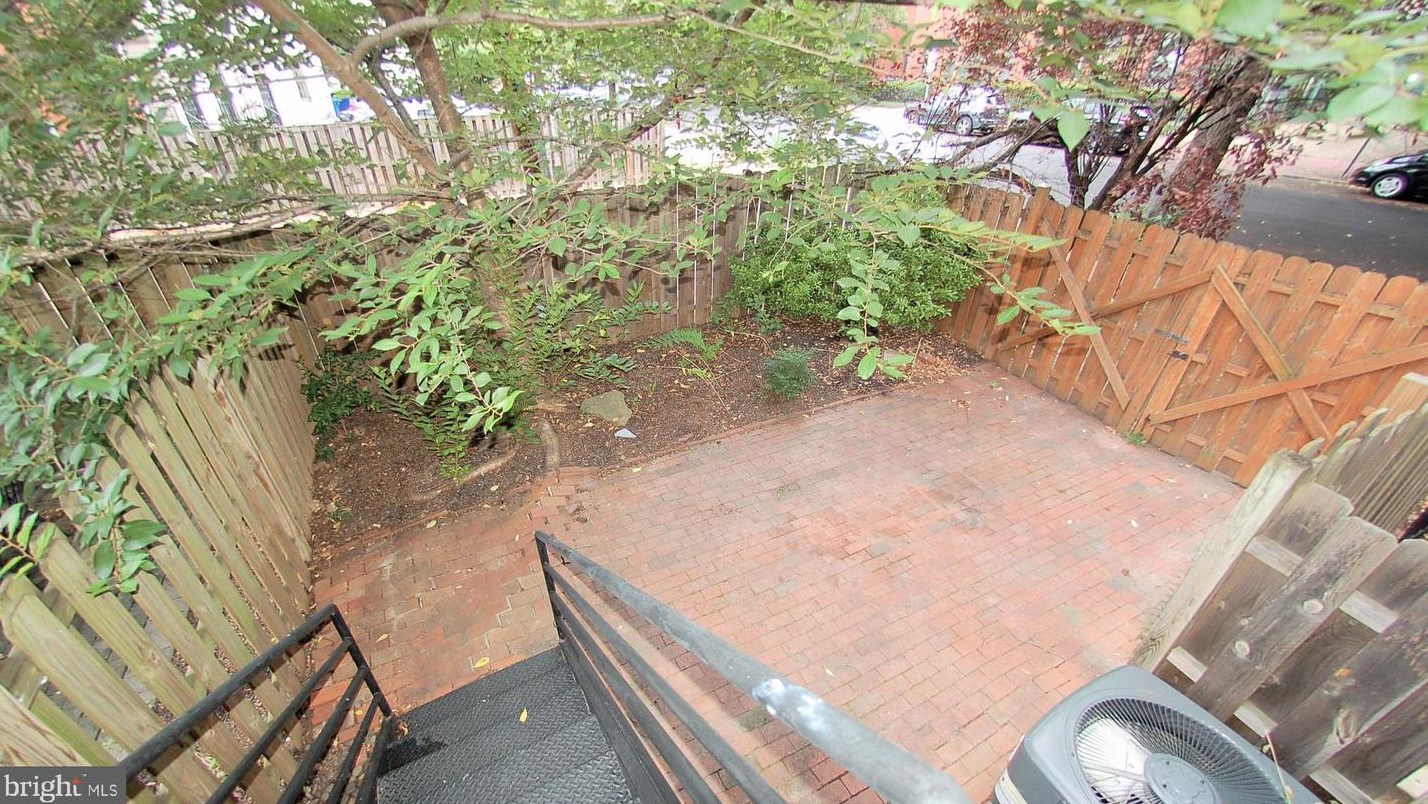 915 D St Se #a, Washington, DC 20003