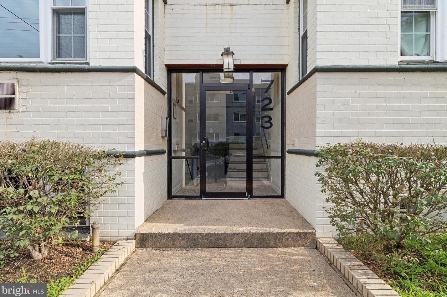 723 Longfellow St Nw #104, Washington, DC 20011